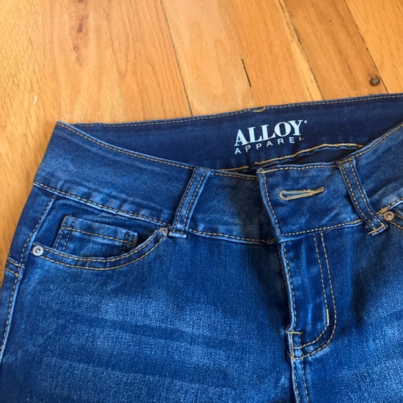 Alloy Jeans - Picture 4 of 9